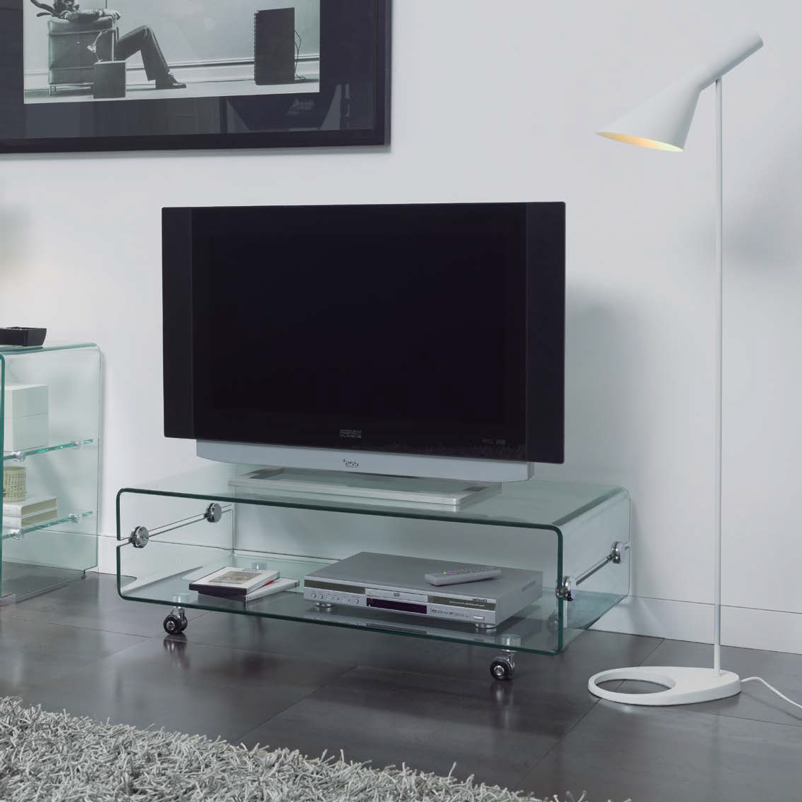 Mesa TV. Emiratos.