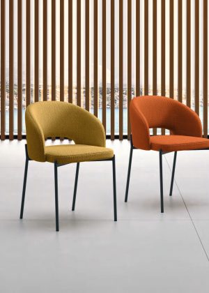 Silla Tapizada en Patas Metal